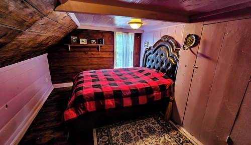 Hunter Suite, Upstairs, Shared Bath
