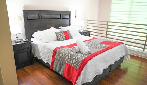 Loft superior, varias camas, en una planta alta