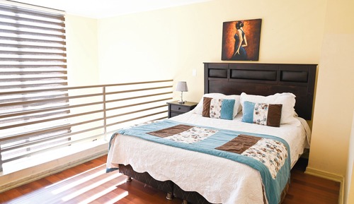 Loft City, varias camas, balcón, en una planta alta