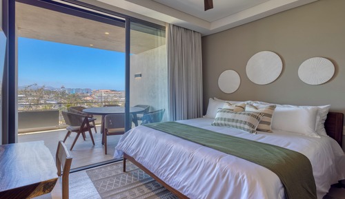 Apartamento panorámico, 3 habitaciones, vistas a la ciudad, en una planta alta