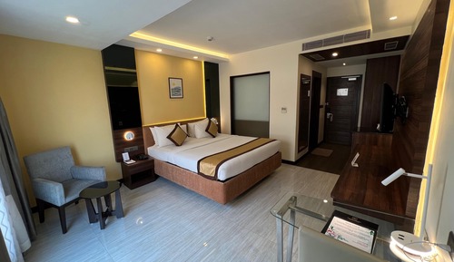 Habitación básica con 1 cama doble o 2 individuales, vistas a la ciudad