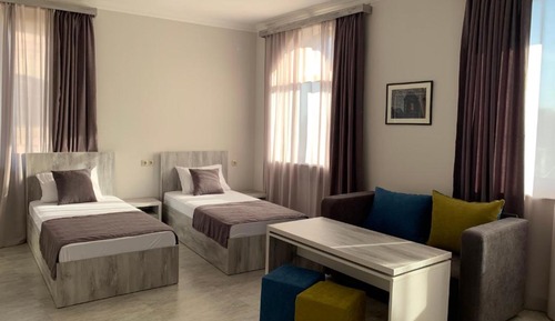 Habitación superior con 1 cama doble o 2 individuales