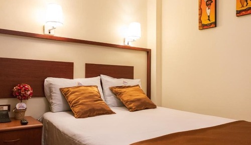 Habitación básica con 1 cama doble o 2 individuales