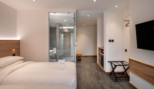 Habitación superior, 2 camas individuales, baño privado, vistas a la ciudad