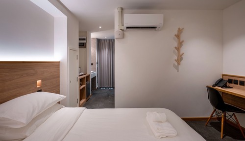 Habitación superior, 1 cama de matrimonio grande, vistas a la ciudad