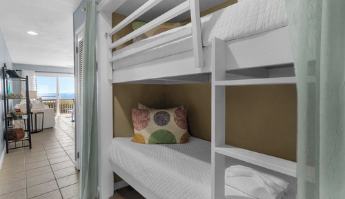 Apartamento, varias camas, patio, vistas al mar (Mistral 6)