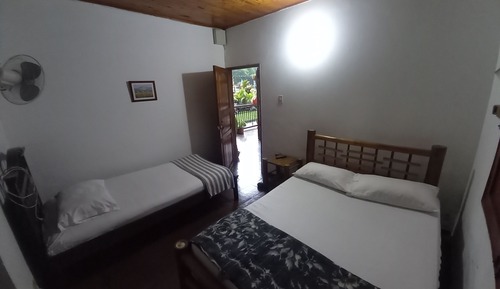 Habitación triple básica, no fumadores, vistas al jardín