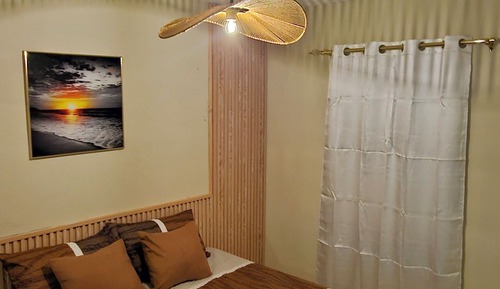 Apartamento básico, 2 habitaciones, balcón, vistas a la ciudad