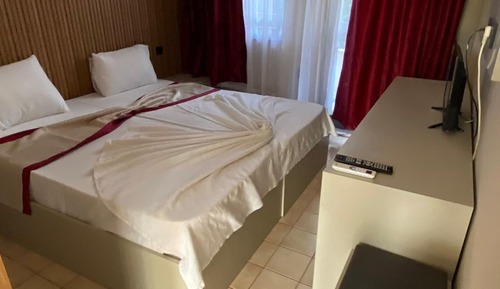 Habitación básica, en edificio anexo