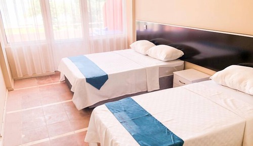 Habitación clásica con 1 cama doble o 2 individuales, baño privado, vistas a la montaña