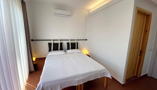 Habitación triple estándar, balcón, vistas al mar