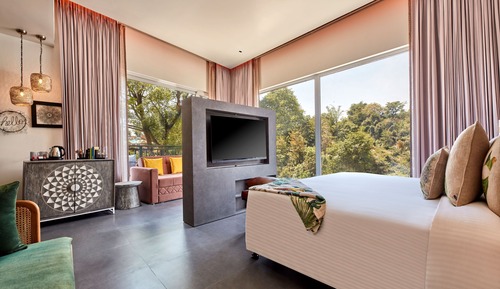 Suite, 1 cama de matrimonio grande, vistas a la montaña (Mountain View Suite with Balcony)