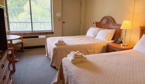 Motel Room (Front) 3rd Floor 2 Doubles