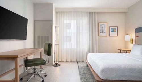 Suite, 1 cama de matrimonio grande (Roll-In Shower, Efficiency)