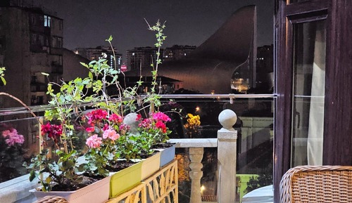 Apartamento clásico, 2 habitaciones, balcón, vistas a la ciudad