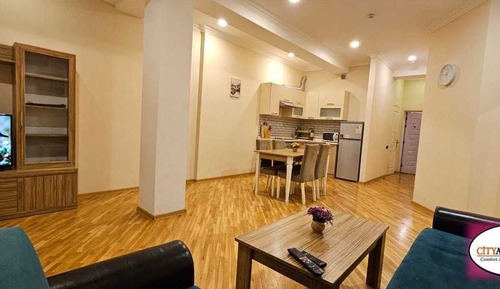 Apartamento clásico, 1 habitación, balcón, vistas a la ciudad