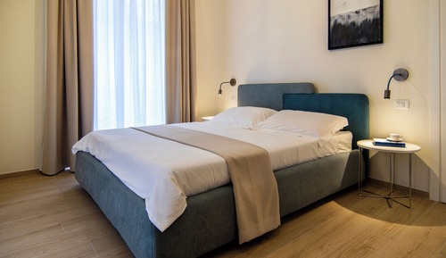 Apartamento familiar, balcón, vistas parciales al lago