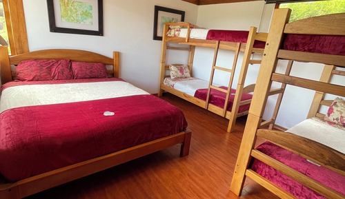 Dormitorio compartido familiar, vistas al jardín