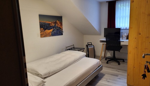 Single Room, Mountain View