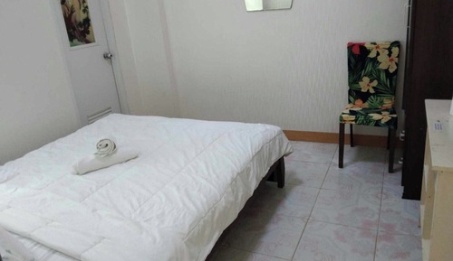 Estudio, vistas al jardín