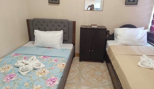 Habitación con 1 cama doble o 2 individuales, vistas al jardín
