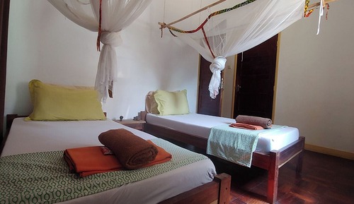 Habitación básica con 1 cama doble o 2 individuales