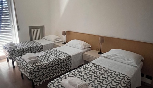 Habitación triple básica, balcón