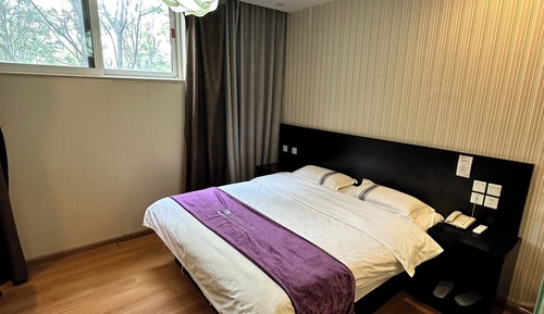 Habitación estándar doble, 1 cama de matrimonio, fumadores, vistas a la ciudad