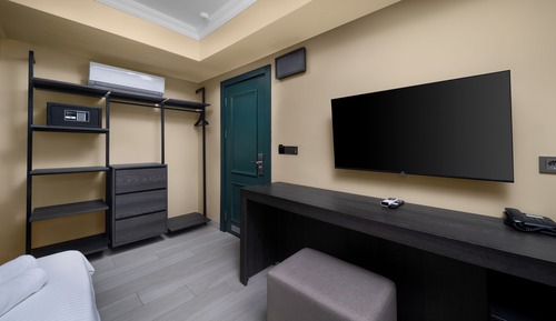 Standard Double or Twin Room, No Windows ('No window')