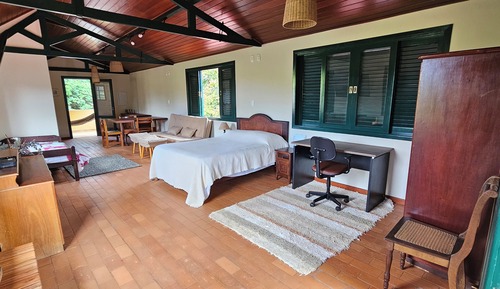 Estudio superior, vistas al jardín