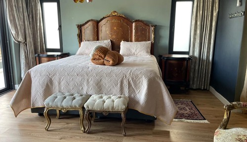 Habitación clásica con 1 cama doble o 2 individuales, vistas a la montaña