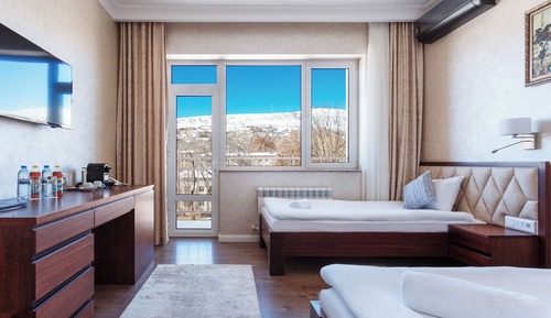 Habitación estándar con 1 cama doble o 2 individuales, vistas a la ciudad