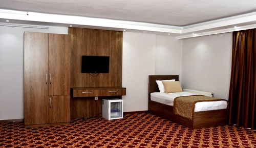 Habitación económica con 1 cama doble o 2 individuales, vistas a la ciudad