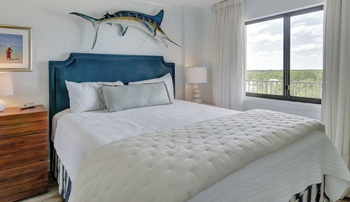 Apartamento, varias camas, balcón, vistas al mar (BeachCrest 1002)