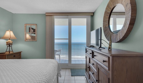 Apartamento, varias camas, balcón, vistas al mar (BeachCrest 703)