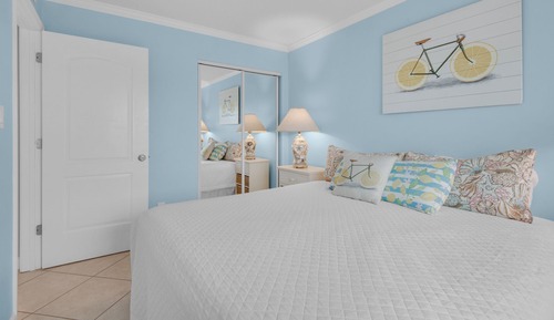 Apartamento, varias camas, balcón, vistas al mar (BeachCrest 406)
