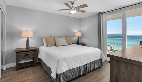 Apartamento, varias camas, balcón, vistas al mar (BeachCrest 603)