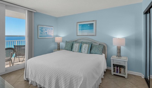 Apartamento, varias camas, balcón, vistas al mar (BeachCrest 906)