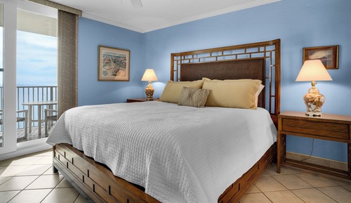 Apartamento, varias camas, balcón, vistas al mar (BeachCrest 902)