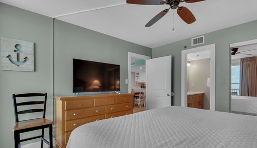 Apartamento, varias camas, balcón, vistas al mar (BeachCrest 203)