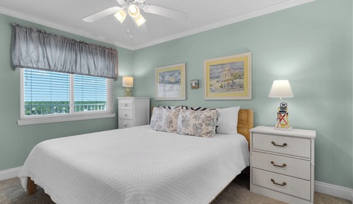 Apartamento, varias camas, balcón, vistas al mar (BeachCrest 901)