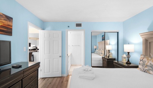 Apartamento, varias camas, balcón, vistas al mar (BeachCrest 803)