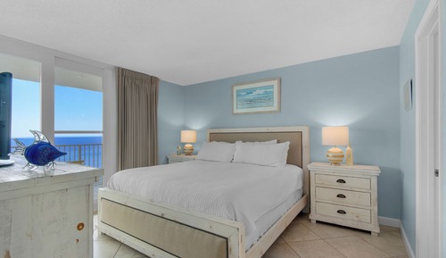 Apartamento, varias camas, balcón, vistas al mar (BeachCrest 702)