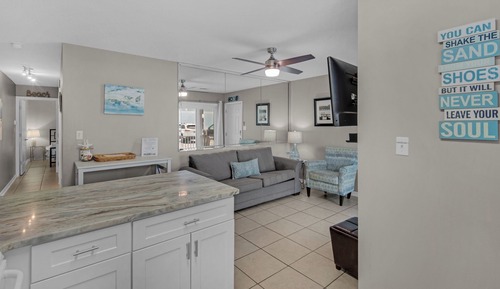 Apartamento, varias camas, patio, vistas al jardín (Beachside Villas 513)