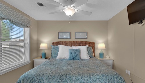 Apartamento, varias camas, patio, vistas al jardín (Beachside Villas 733)