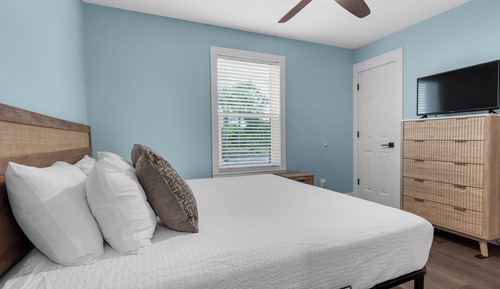 Apartamento, varias camas, patio, vistas al jardín (Beachside Villas 1013)