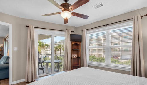 Apartamento, varias camas, patio, vistas al mar (Beachside Villas 623)