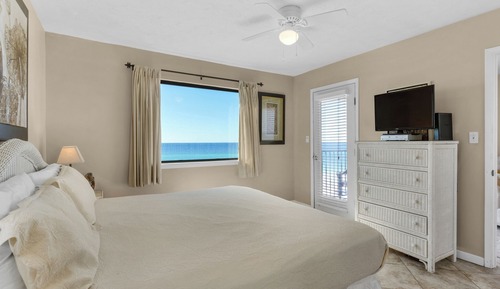 Apartamento, varias camas, balcón, vistas al mar (Beachside Condo 9)