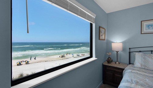 Apartamento, varias camas, balcón, vistas al mar (Beachside Condo 6)