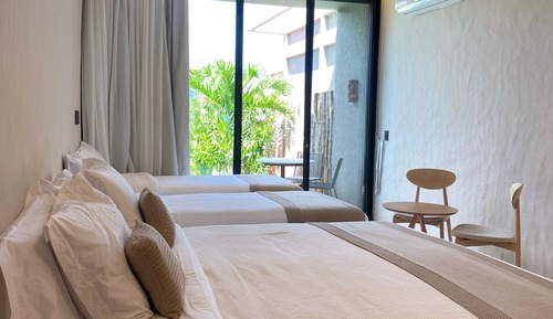 Habitación familiar, vistas a la piscina